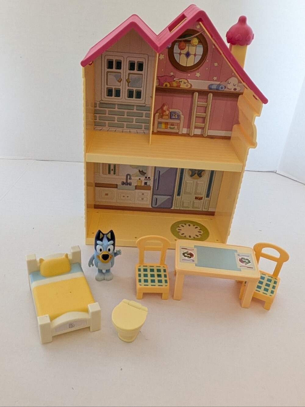 Bluey Mini Bluey Heeler Home Bluey + 5 Play Pieces - Picture 2 of 8